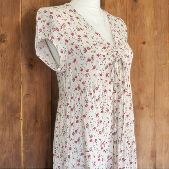 Kirious Ditsy Floral Cream V-neck Tiered Shift Knee Length Dress w Synch Chest - Picture 2 of 15